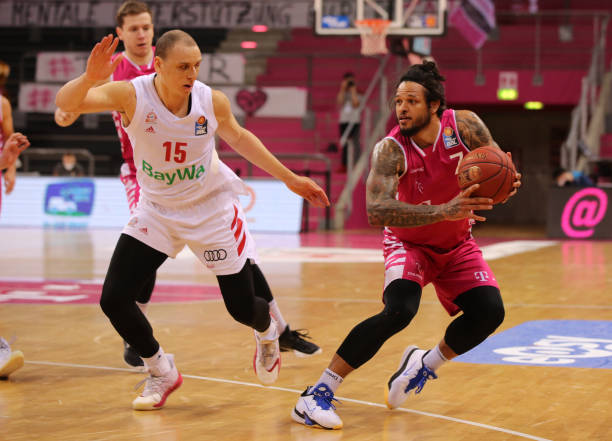 时刻挺身而 时刻挺身而